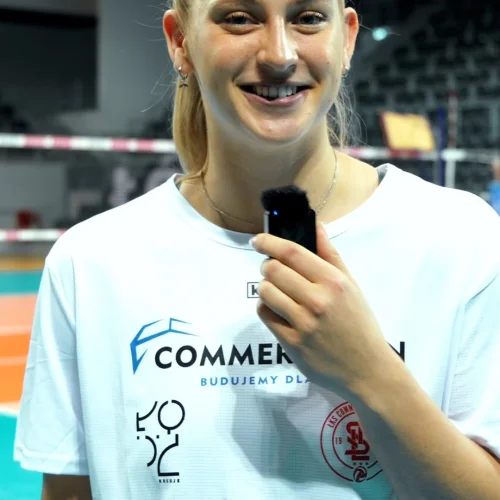Gotowa na wielkie rzeczy w Łodzi! 🇳🇱💥

Posłuchajcie, co nasza atakująca Elles Dambrink opowiedziała o kulisach EuroVolle