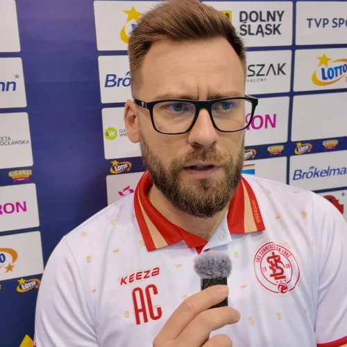 „Musimy od siebie wymagać, żeby korygować najmniejsze rzeczy” 🧠🏐

Trener Adrian Chyliński podsumowuje występ Łódzkich Wi